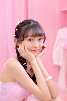 女巨人踩踏